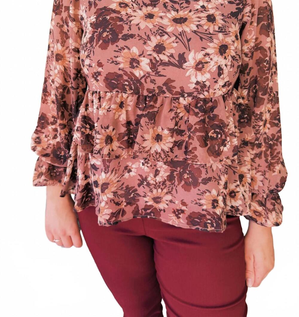 NEW GILLI emery blouse in floral